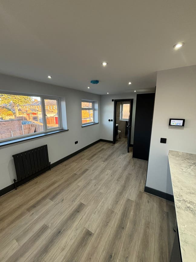 Luxury All-En-Suite HMO | Cheshunt EN8 | Bills Inc Main Photo