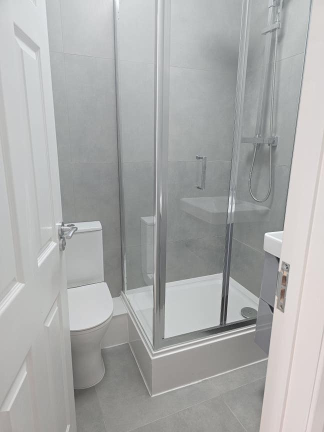 1 bedroom ensuite Main Photo