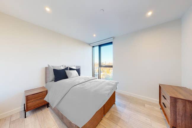 Ensuite Bedroom on 16th Floor Short Term Main Photo