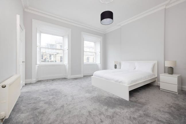 Large Ensuite Room with private study in New Town  Main Photo