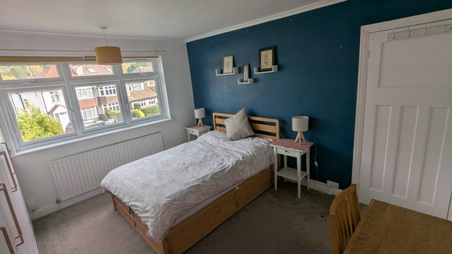 Spacious double room 10 mins from Coulsdon South Main Photo