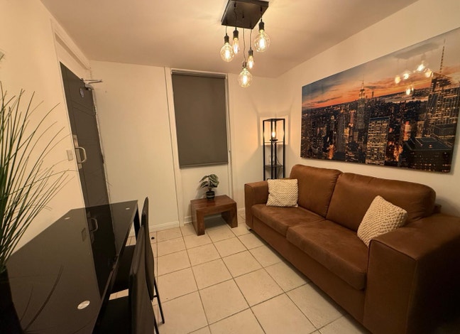 Modern Walsall 4 rooms, Hospital WS3 & Bloxwich  Main Photo