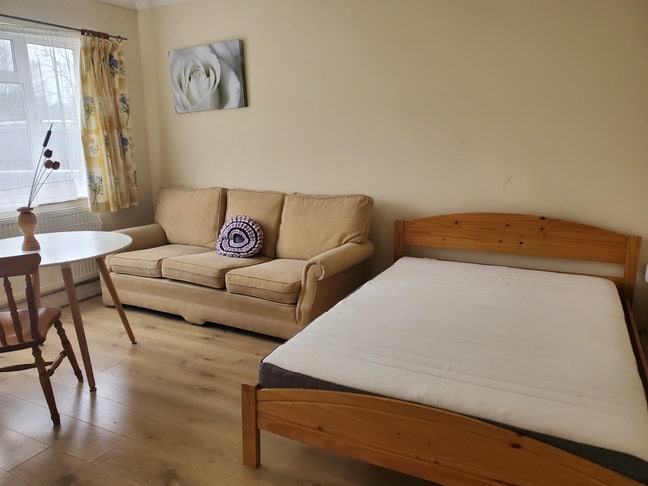  Girls house spacious sunny double room  Main Photo