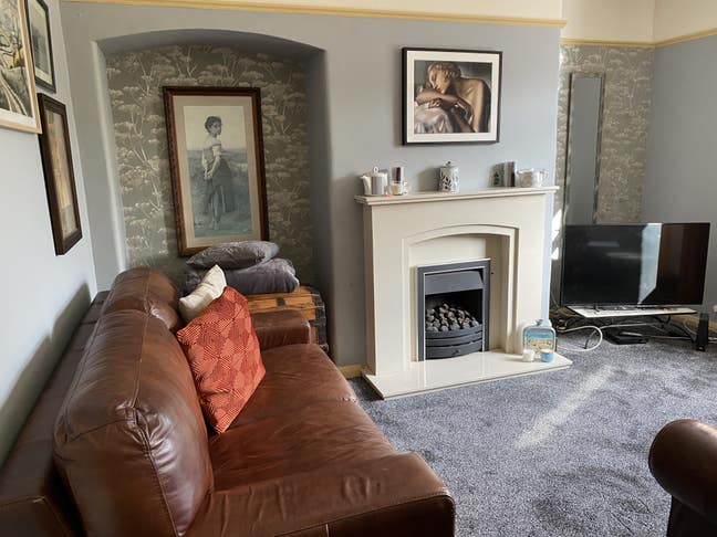 Room to rent close to town.  Main Photo
