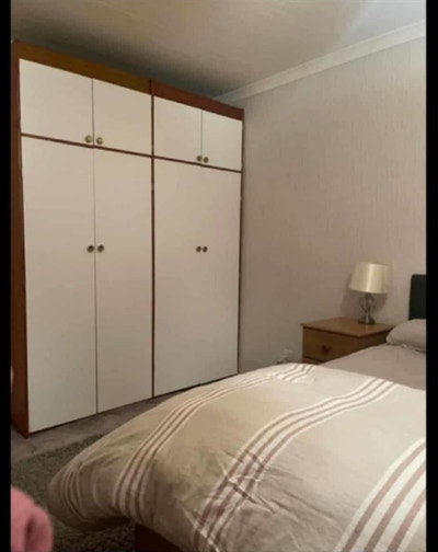 Double room available ( bedroom) Main Photo