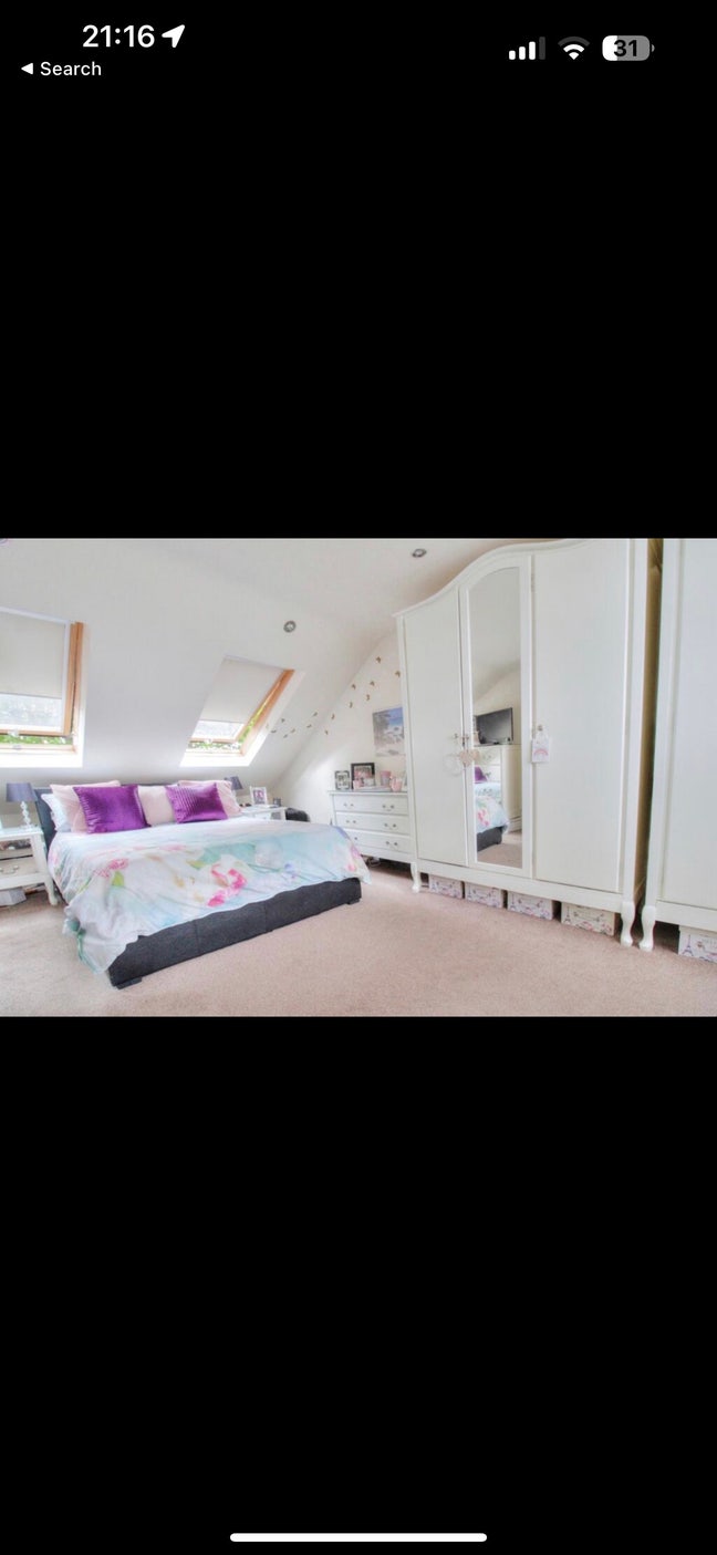 Loft with en suite  Main Photo