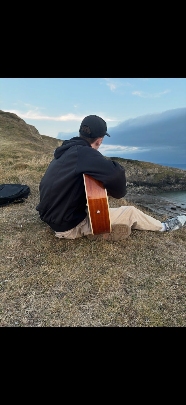 Looking for single room / people to houseshare  Main Photo