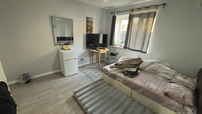 1 double room sharing boy preferred  Main Photo
