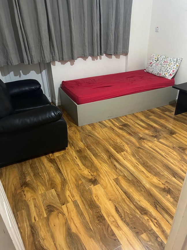 Room available  Main Photo
