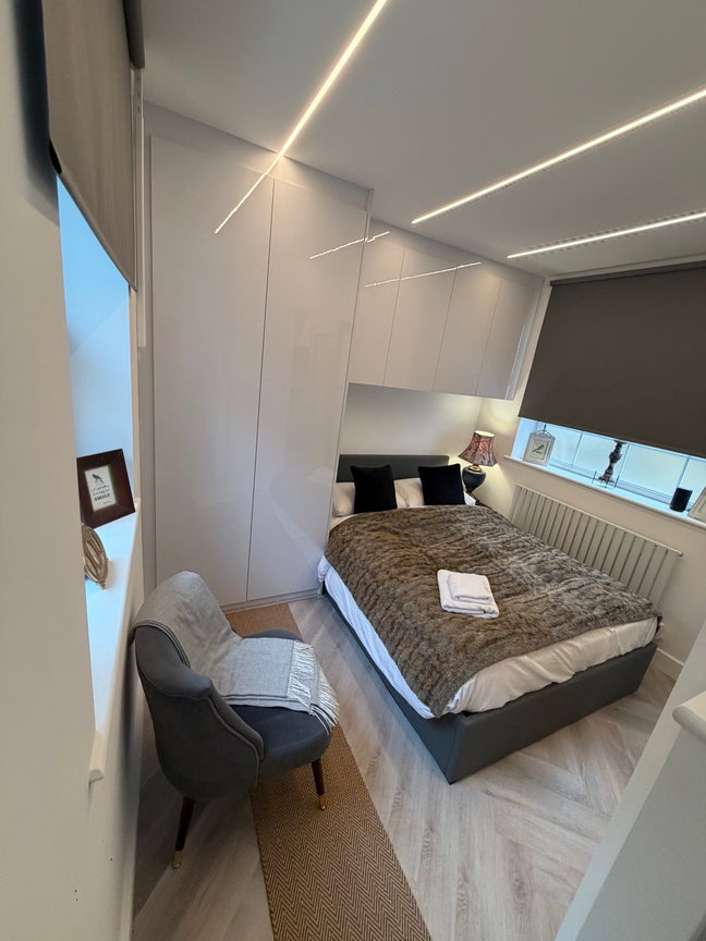 Stunning Newly Built One-Bed Duplex Flat   Main Photo