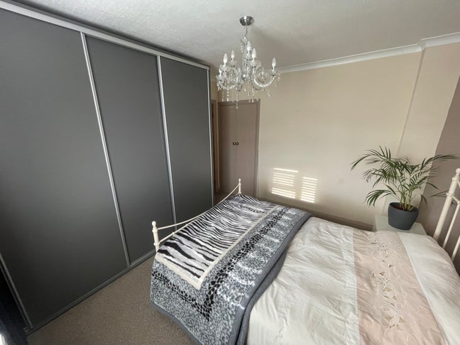 Lovely big room available in east tilbury Main Photo