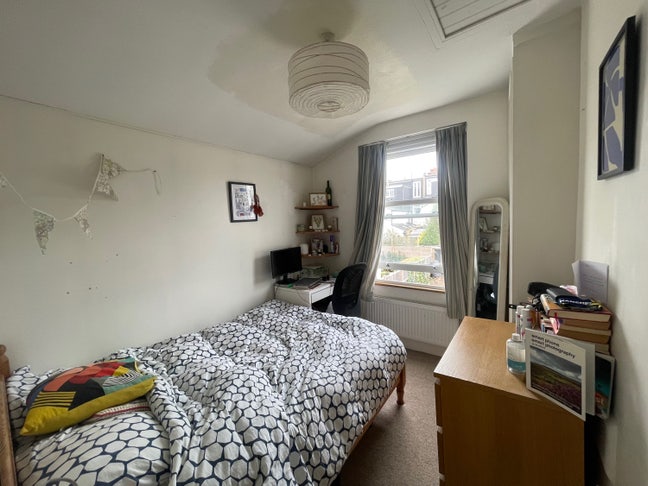 Room available in friendly Balham home Main Photo