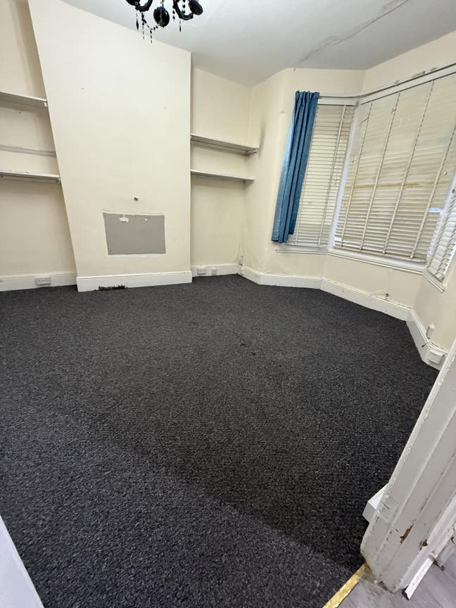 Large room to let Ilford 1Min walk to ilford Lane Main Photo