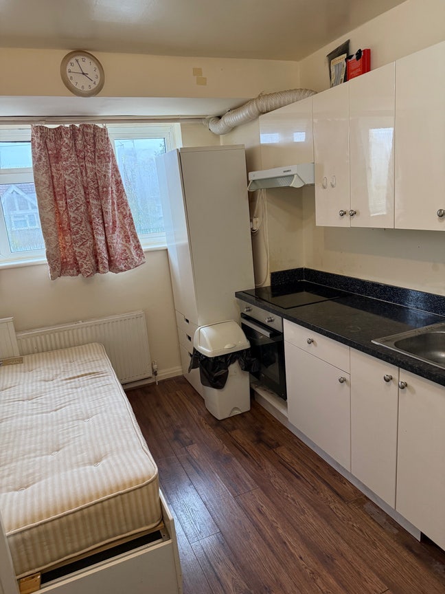 59berkley avenue Greenford ub6 0Ny Main Photo