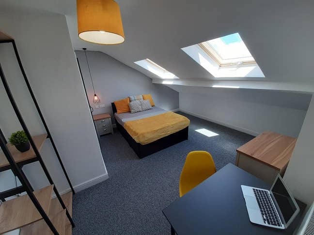 Large double en-suite room  Main Photo