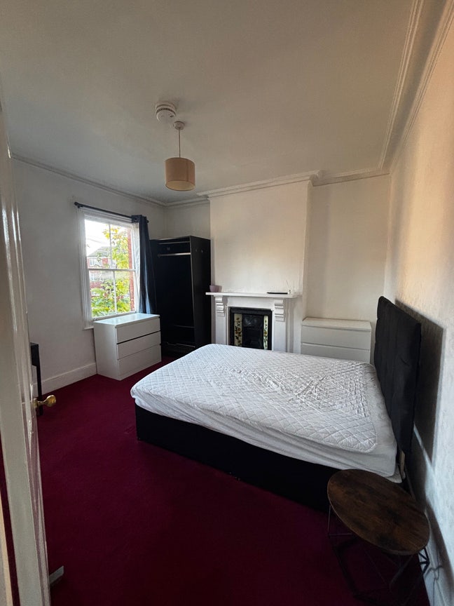 Spacious Double Room Available Immediately! ✨ Main Photo