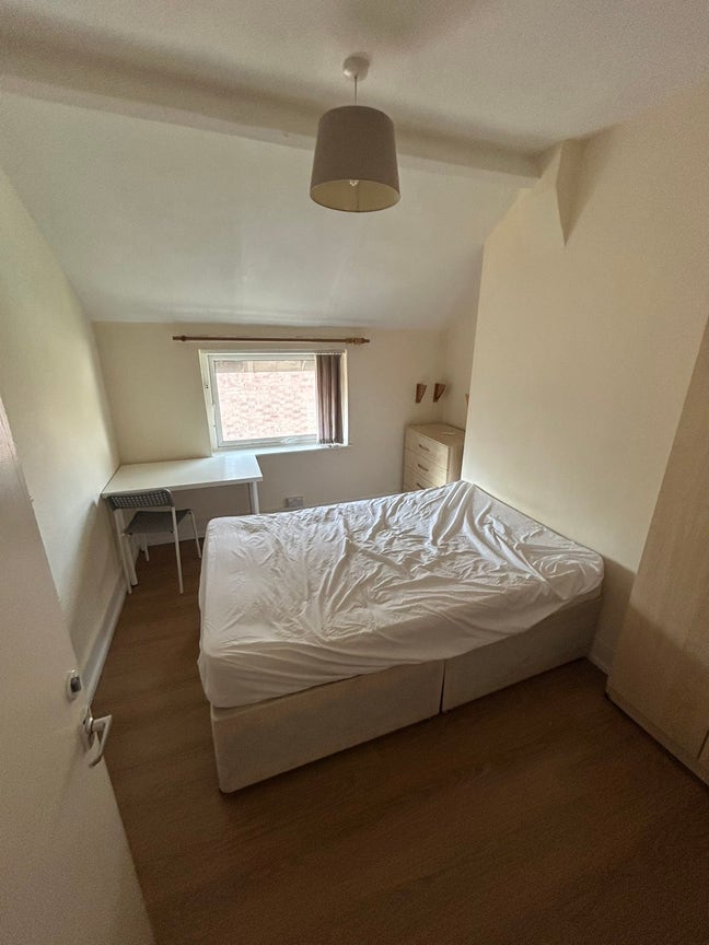Room takeover north Leamington Spa Main Photo