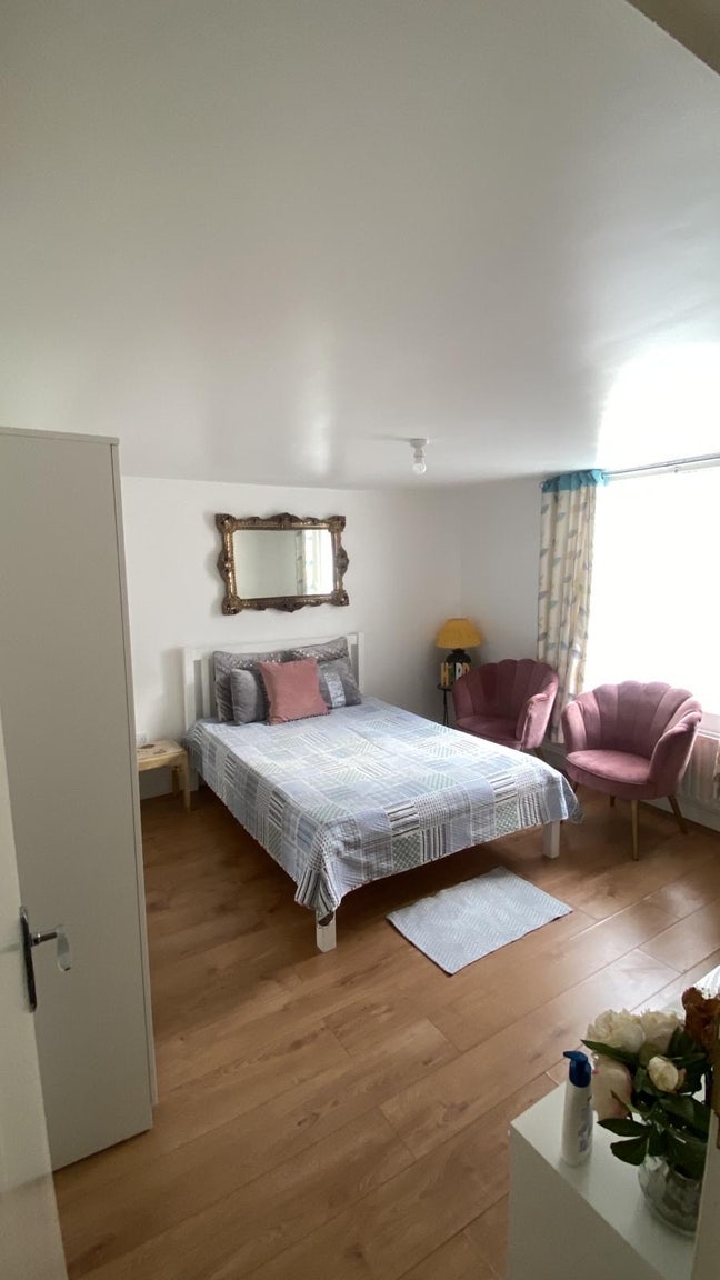 Large spacious double room Main Photo