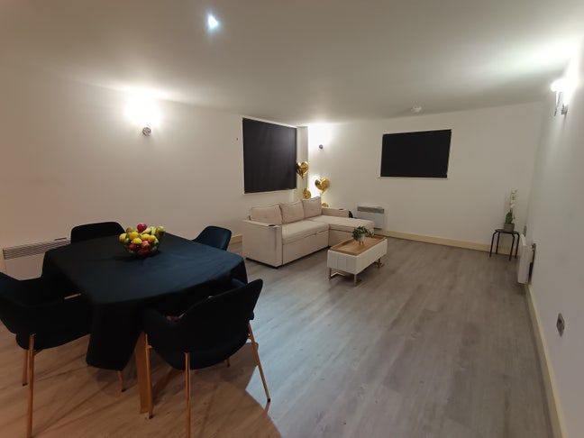 En-suite room available - Ancoat city center  Main Photo