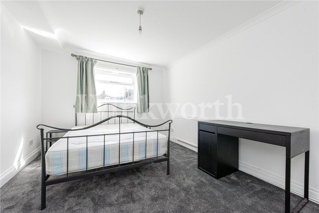 Room available in 3-bed flat Main Photo