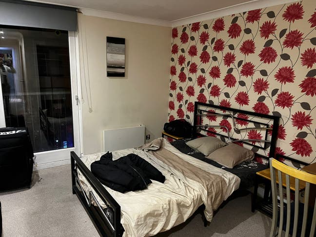 Room At G2 8NE  Main Photo