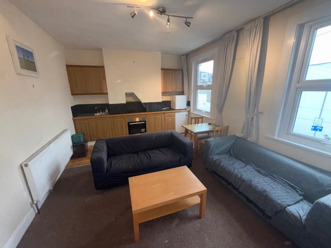 2 bed flat, 5 mins to Clapham Junction Main Photo