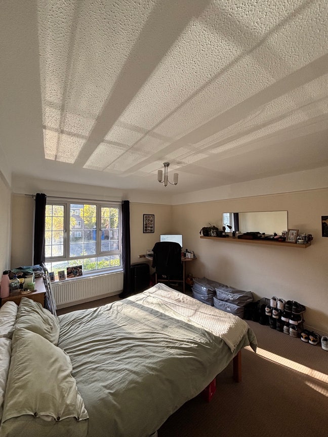Large double room in Central London Main Photo