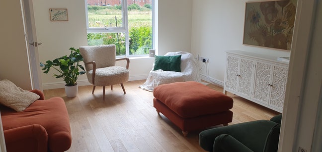 Double room- green area w. garden- vegan household Main Photo