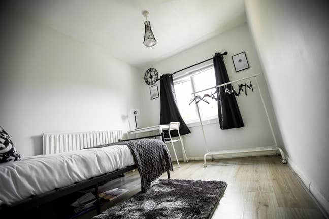 Double Room Five Mins - Royal Berkshire Hospital Main Photo