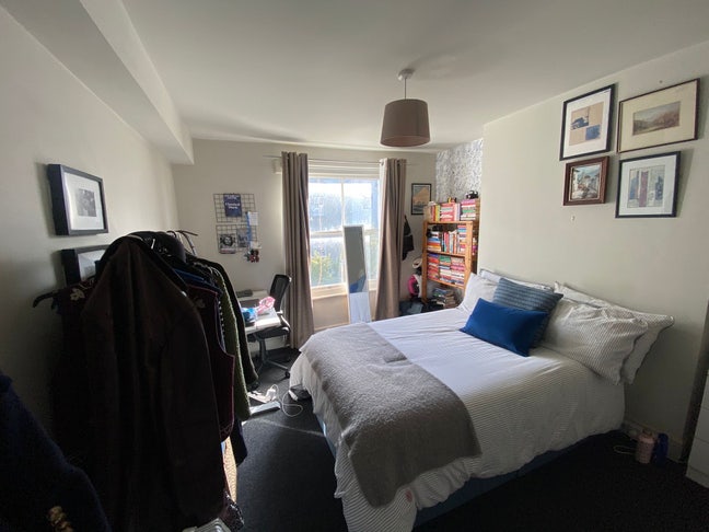 Lovely room in central flat :) Main Photo