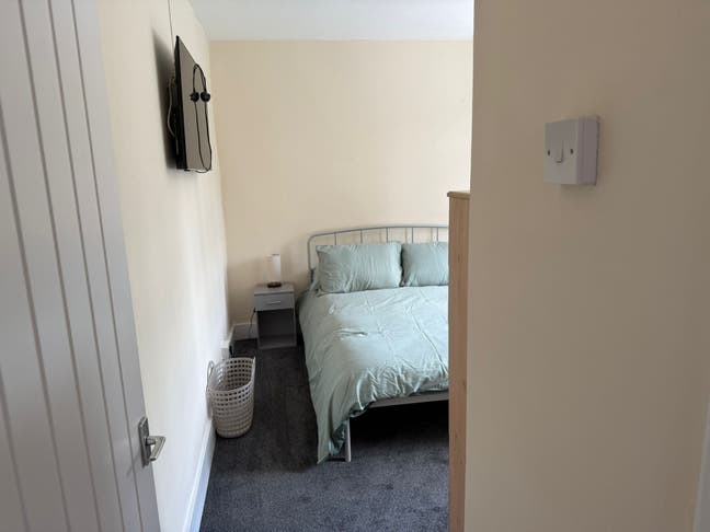 Bright & Cozy Double Room in SE7 – All Included! Main Photo