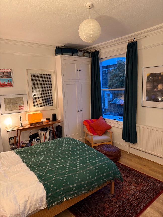 Master bedroom in Stoke Newington Main Photo