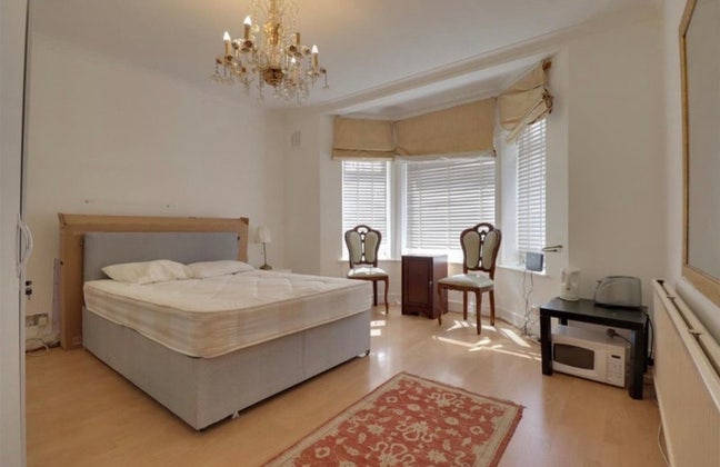 Double Bedroom  Main Photo