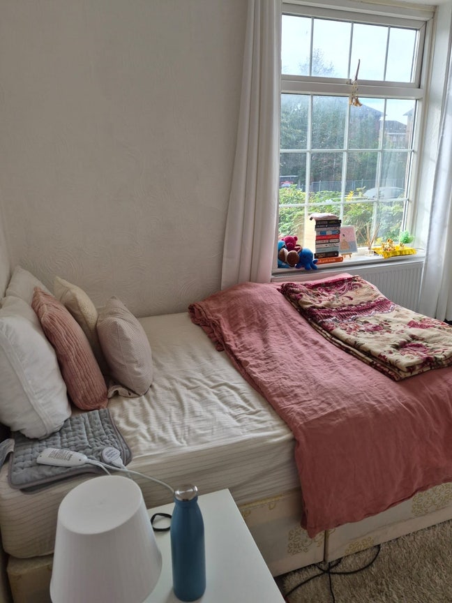 Fully furnished rooms closed to Westfield Main Photo