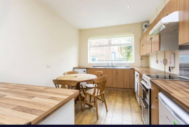 2 spacious rooms for rent from January Main Photo