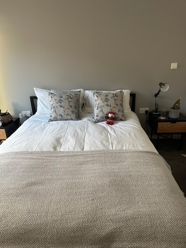 Spacious En-suite Double Room in East Village Main Photo