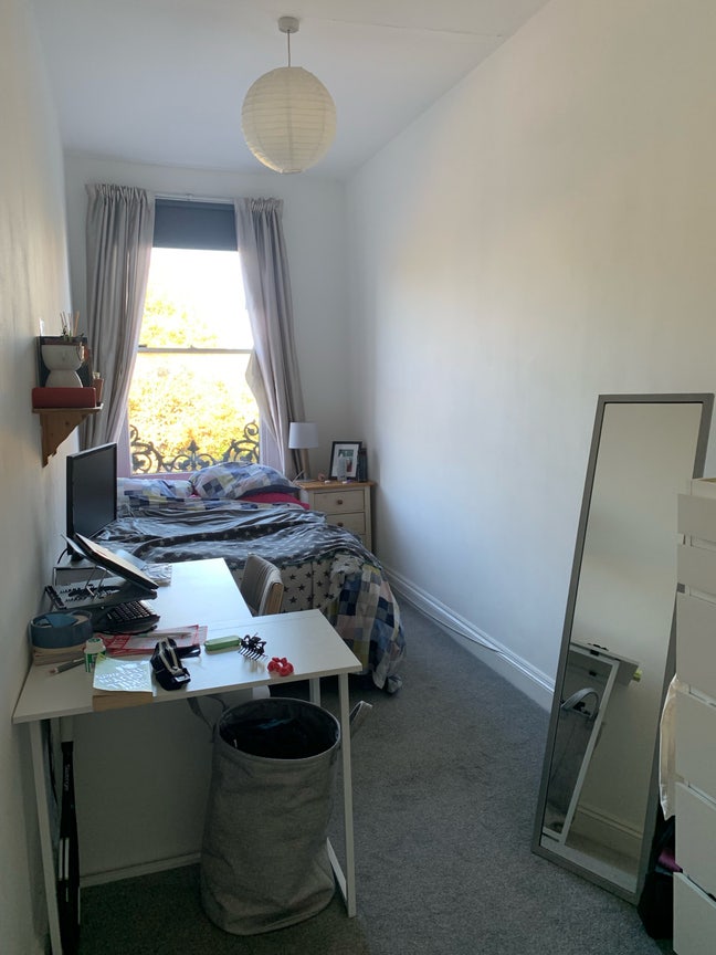 Spacious room a stones through from clapham common Main Photo