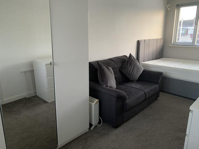 Spacious Double Bedroom to Let Main Photo
