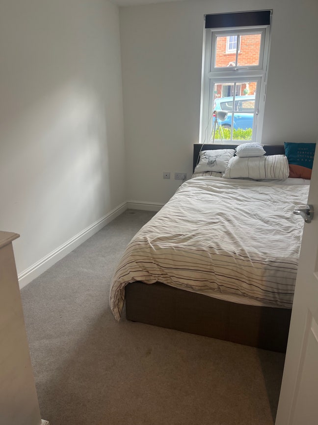 Welcoming double bedroom to rent  Main Photo