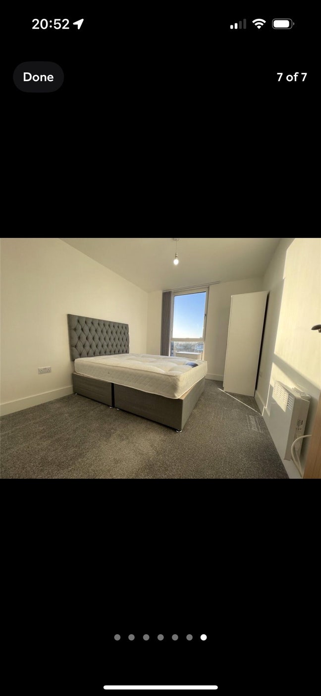 Looking for flatmate starting 02/12 Main Photo