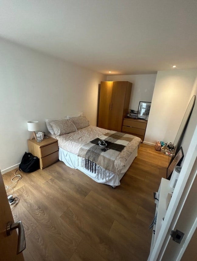 Large double bedroom in friendly Brixton Hill flat Main Photo