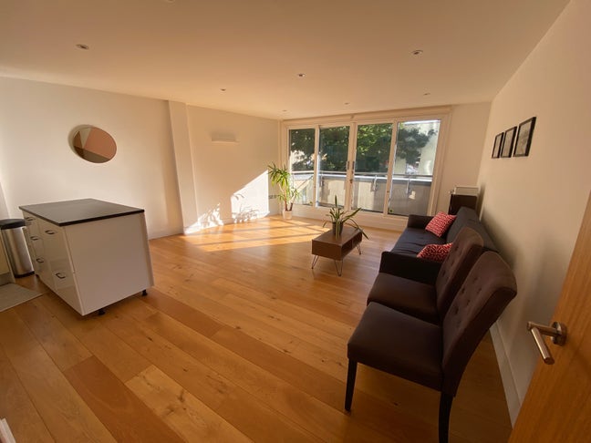 Bright 2BR near city - short let (bills incl) Main Photo