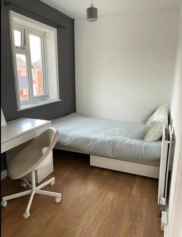 City Centre Double Bedroom- LS1- Available Now Main Photo