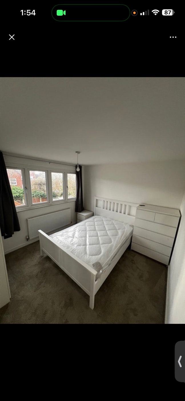 Luxurious Modern Bed House Immaculate Condition Main Photo