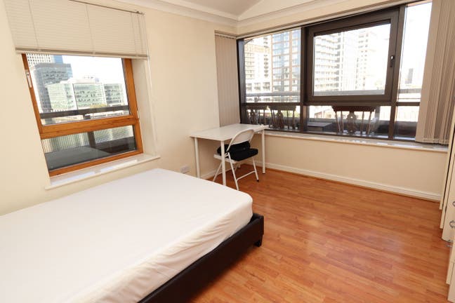 Spacious Riverside Room | 10mins Walk Canary Wharf Main Photo