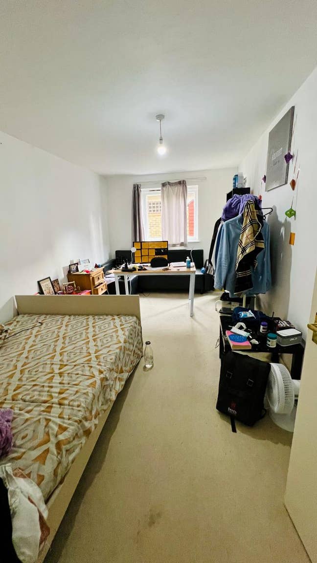 Large double room in zone 2 ready to move in. Main Photo