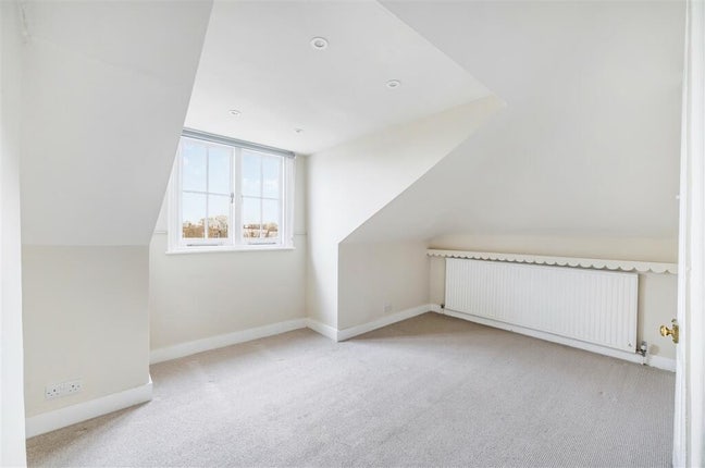 Quiet room in spacious W12 flat Main Photo