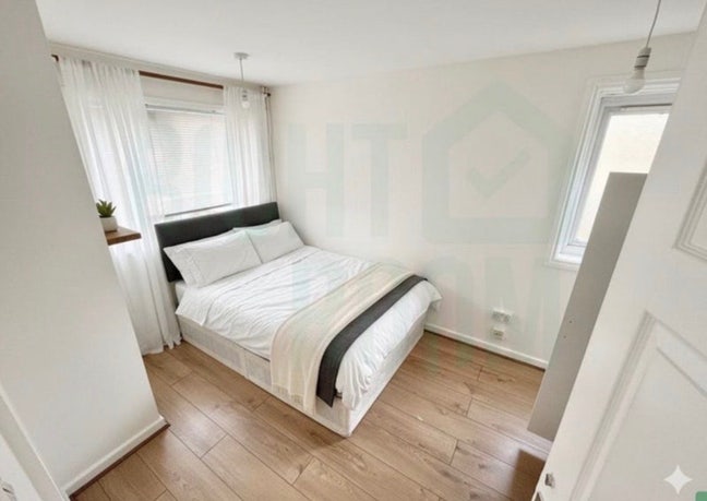Lovely Room - Close to Tube and Supermarkets Main Photo