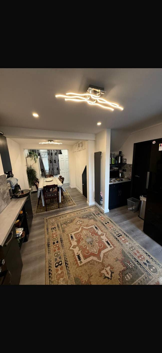 Bright room in quiet Stoke Hill home Main Photo