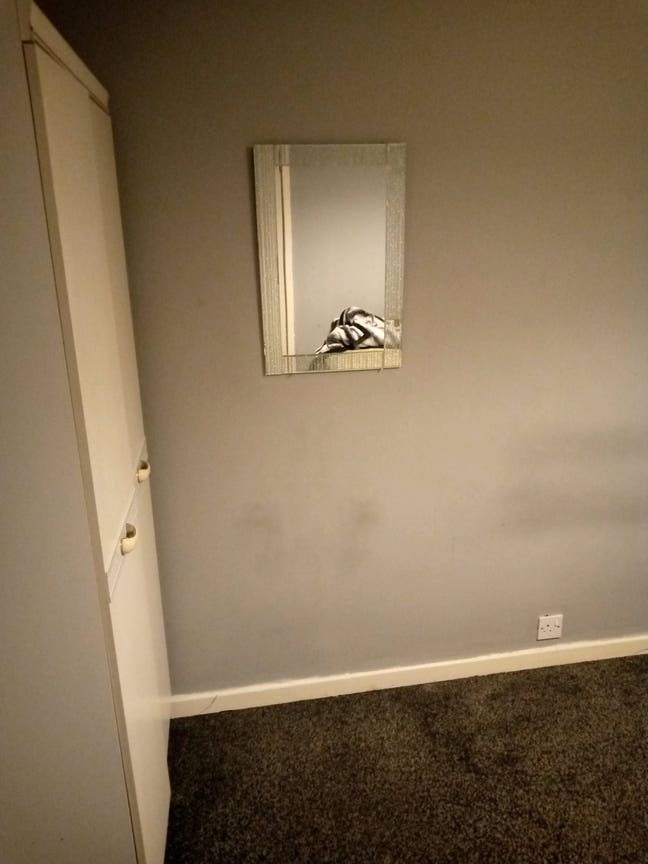 A single Room within property. Main Photo